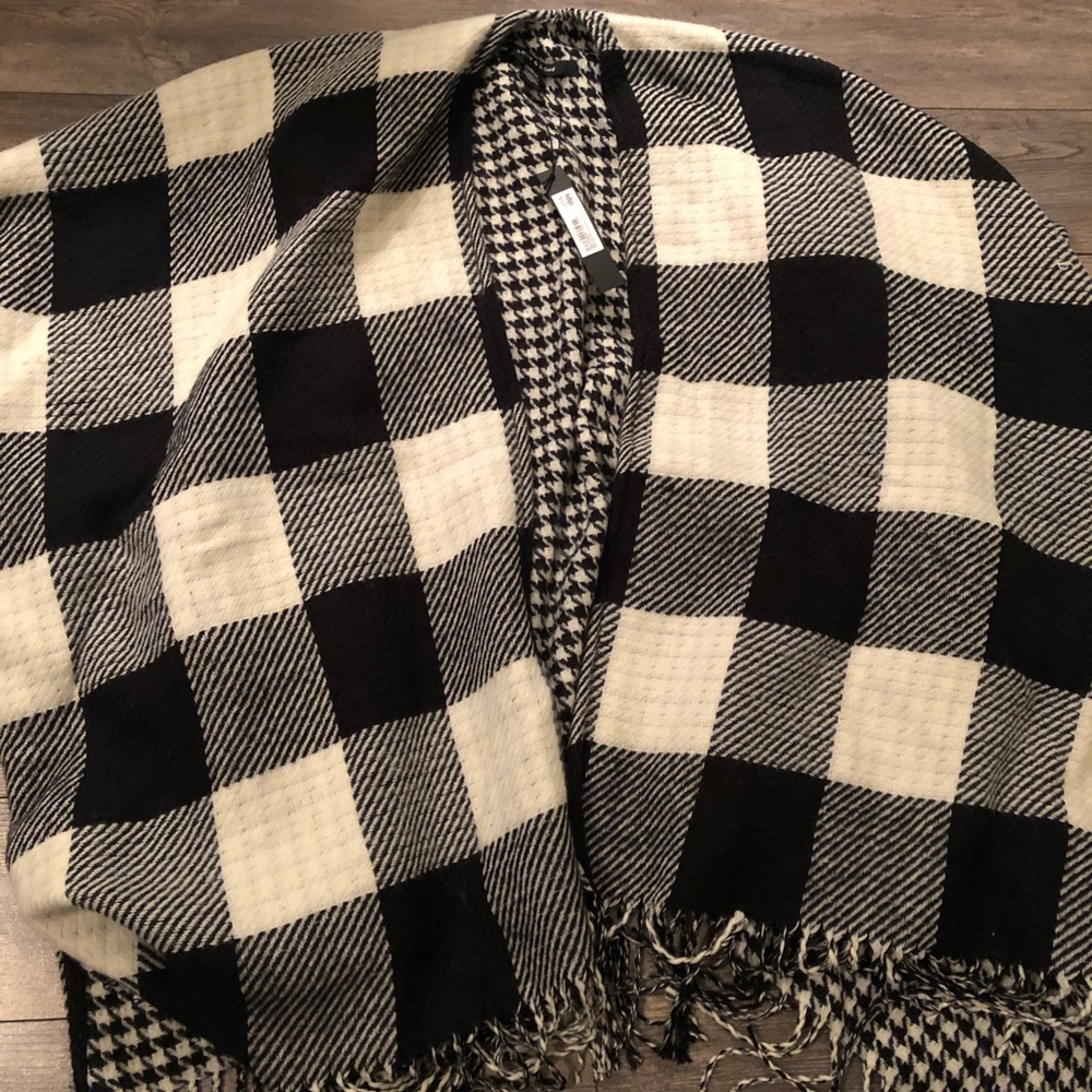 New with tags Love&Lore Reversible Shall One Size